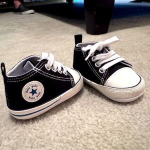 5 sets of baby shoes